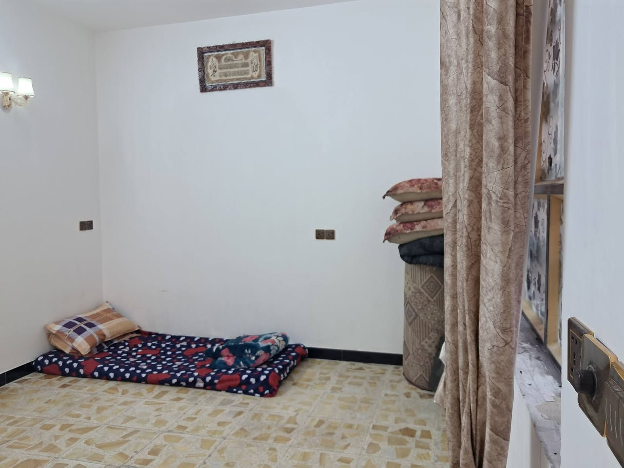 للبيع المساحه ١٤٠ متر الحبيبيه بضهر المستشفى الولاده طابق الفرع تبليط السعر قفل ١٤٠ مليون ***********
