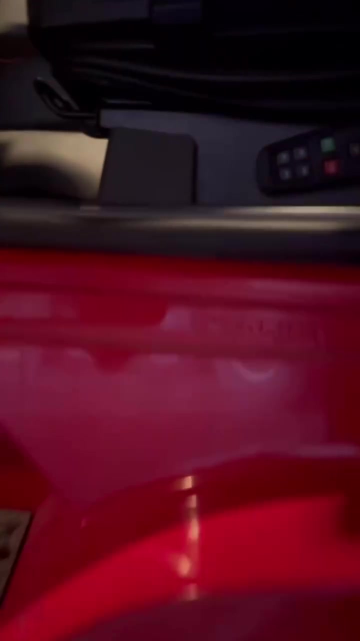 الراحة بالخطوط البعيدة مو مستحيلة! 😎🚛

شغل اليوم: تركيب شاشة وتوصيل واي فاي وتعديل الكهربائيات داخل مقصورة شاحنة، لتوفير أعلى مستويات الراحة لأصحاب الخطوط البعيدة.

ترتيب الوايرات ✅

تثبيت آمن ✅

تشغيل الأنظمة بدون أي مشاكل ✅

إذا عندك شاحنة أو سيارة وتريد ترتب كهربائياتها وتضيفلها لمسة رفاهية، مكانك يمّنا!
📞 للحجز والاستفسار تواصل معنا على الخاص.
***********
***********
