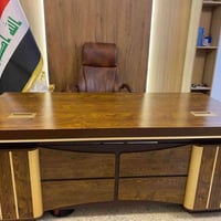 ميز مكتبي للبيع💰 1_القياس : 180cm  2_النضافة : 95‎%‎ <> ال 5‎%‎ بسبب ا...