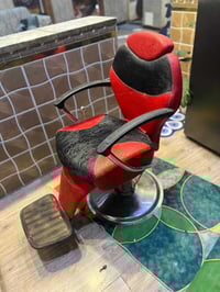 كرسي حلاقه كامل كُلشي جك يعلي وينصي يرجع ويتقدم نضيف 90/100 جان متروك ...