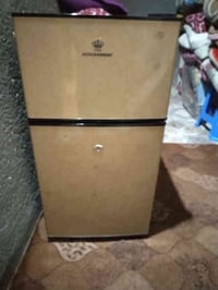 ثلاجه بلازمه لبيع ٠٧٨٠٦٦١٦٩٨٤