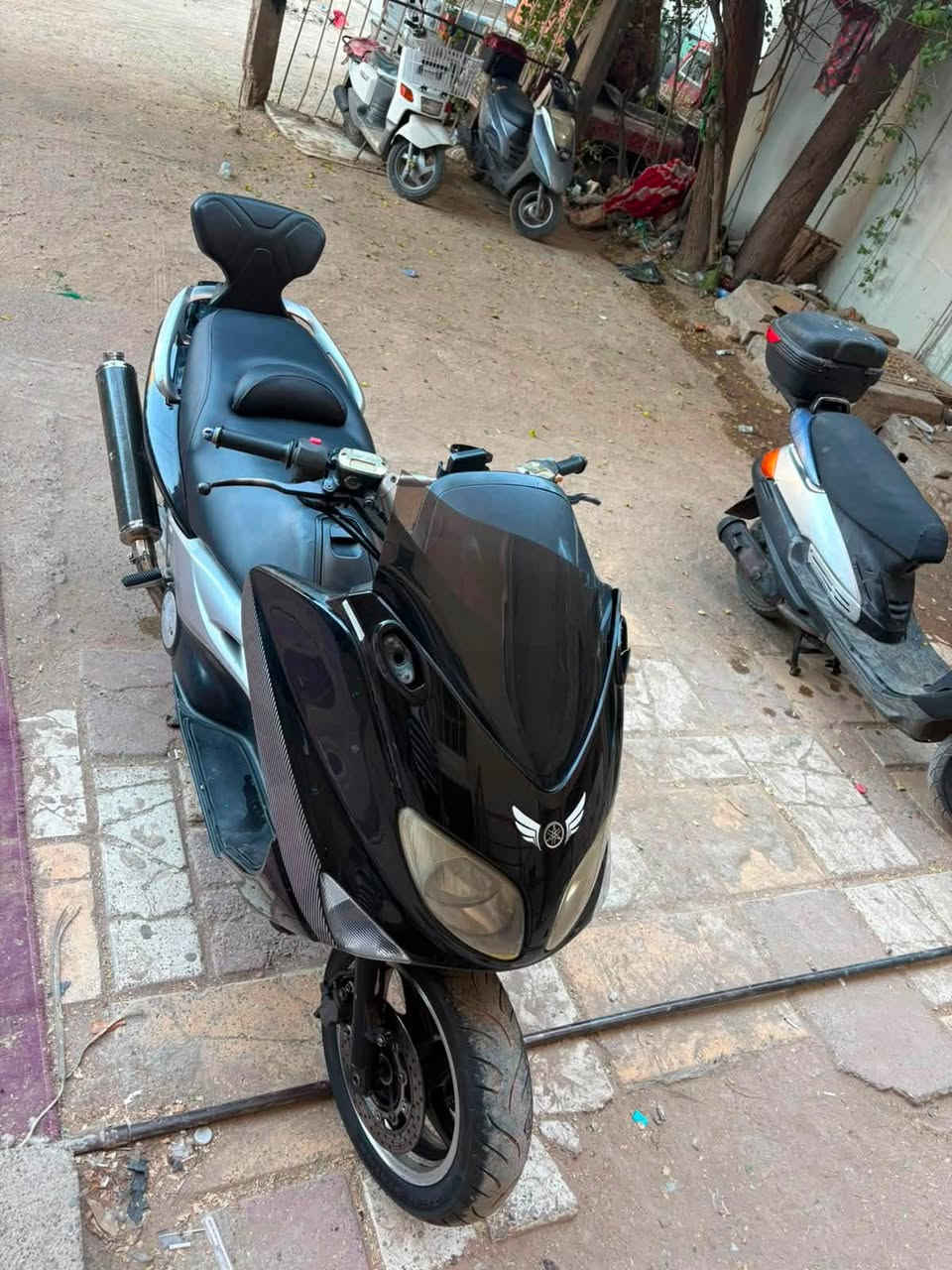 السلام عليكم tmax موديل 2007مكينه مكفوله شلعه معدل خير من الله  كلجات مالوسي تجوه رياضي بيها صالنصه رياضي بيها يرادلها فقط ترتيب بسيط نظافتها 80 /100وسعرها ١٥  ورقه بيها مجال للشراي مكاني وزيريه قرب تقاطع فنون جميله ***********
