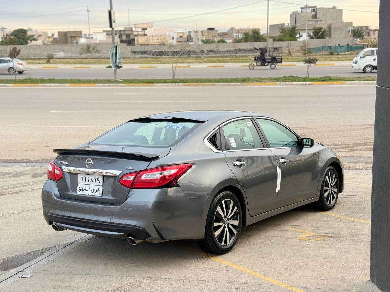 Alltima 2017 
گێر و مەکینەی بە شەرت نەکراوەتەوە
١٦٠ کیلۆمەتر ڕۆشتووە 
دەفتەر بانزین 
ویل کڕۆم 
زینۆن
ساردی و گەرمی بە شەرت
تایەی تازە 
تەحویل و وەکالە بەشەرت
یەک جاملغی تیایە 
سەیارەکە لە کەرکووکە 
سعری ١١٥ و مەجال
*********** كركوك, العراق
