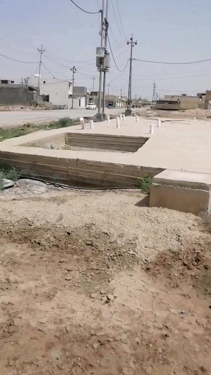قطعة ٢٠٠ متر ركن على شارع ٢٠ وفرعي ١٥ على ساحة خضراء قريبة على شارع كوت حي
حي الحوراء الثالثة ٠ جرحا الحشد
خلف محطة الكهرباء
الاتصال على الرقم
***********
