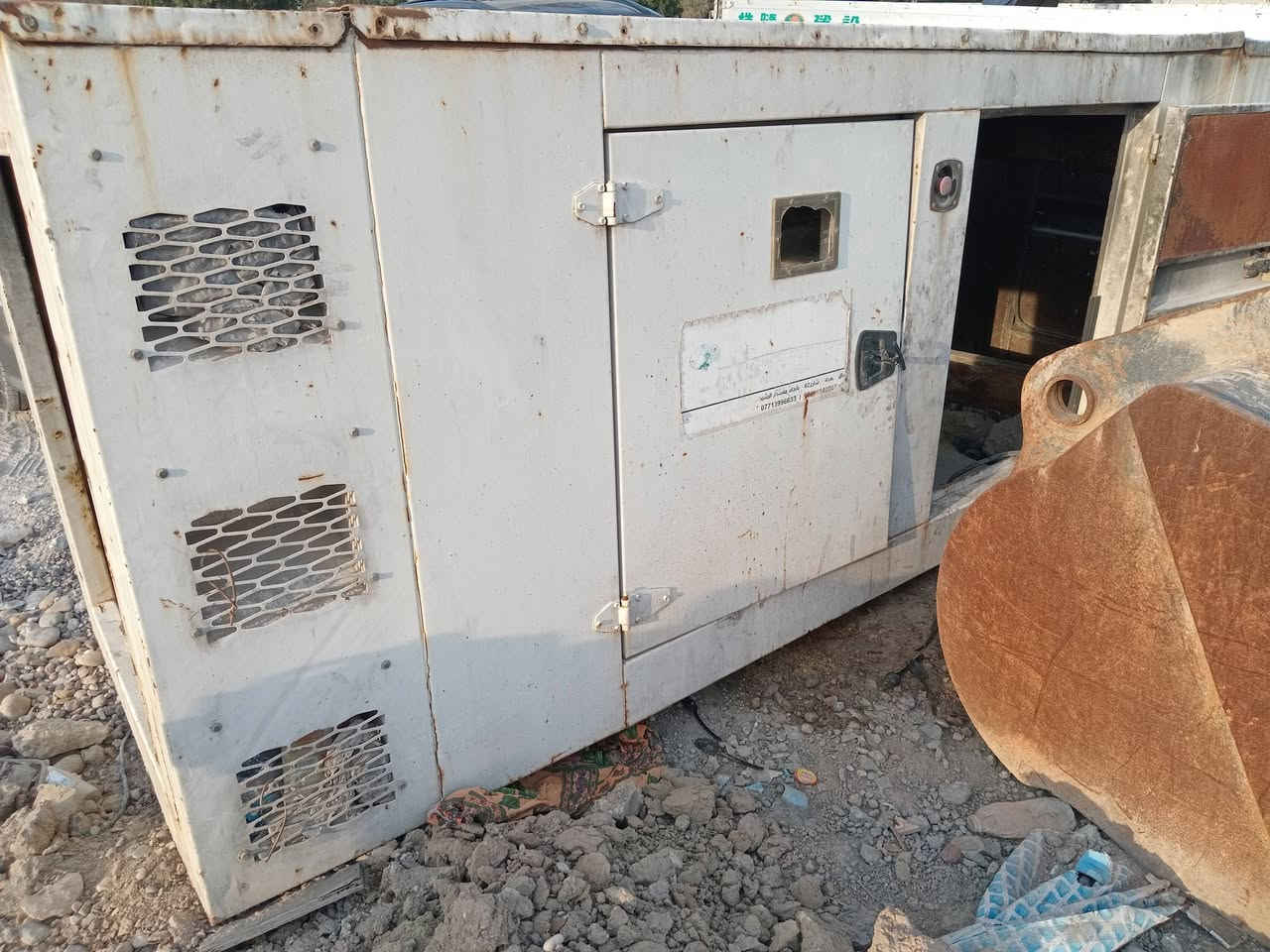 كاتم للبيع***********
