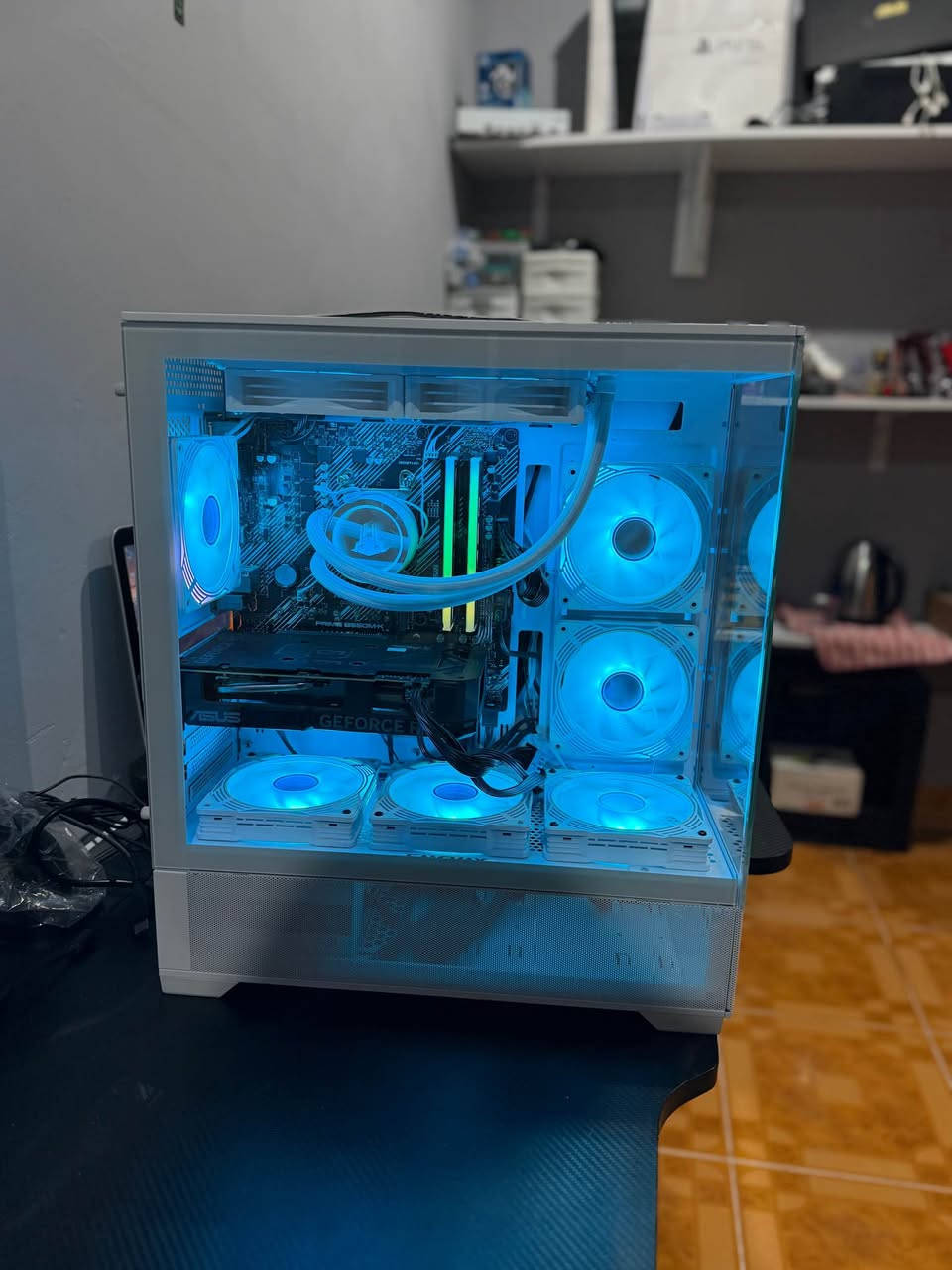 1》GPU●   RTX 4070 asus daul 
2》CPU●   RYZEN  7 5800x
3》BORD●   Asus Prime B550M-K
4》PSU●     650 w 
5》RAM●   16gb agi 3200
6》Hard●    256ssd+1t hdd 
7>cooler .liquid 240mm 
8》CASE●GameMax Vista Mini

کەیسیک تایبەت بە گەیمینگ و دیزاین زۆر بەهیز و زۆر جوان 
زەمانی یەک مانگی لەگەلە 
زۆر خاوینە 
نرخی ١.٧٧.٥٠٠٠
(1200$)
***********
*********** أربيل, العراق
