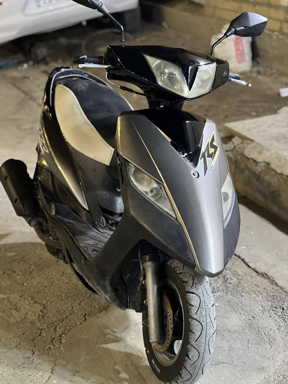 سلام عليكم دراجه ثعلب للبيع
الدراجه كامله نكره سلف رياضي كهربائيات كله شغاله 

تايرات جدد مكينه ناعمه شلعه معدل كفرات الاصليه موجوده نضيفات  السعر 450وبيه مجال بسيط العنوان بغداد الدوره الرقم  واتساب***********رحمه لامك مو شراي لا ضل تعلق وتخابر
