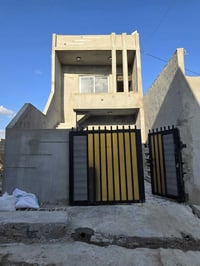 دار للبيع  مساحة 100 متر طابقين  آلموقع شورجة  خلف صيدلية برزي  استفسا...