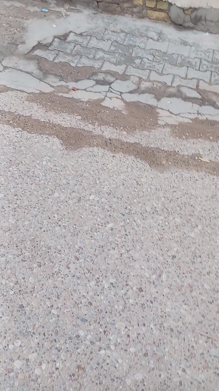 دار للبيع مساحه ٢٦٠ بناا قديم حلين مسكون حي الشهداا قرب المدارس لأسواق السعر ١٣٠ مليون
*********** وتساب مفتوح او مراوس...
