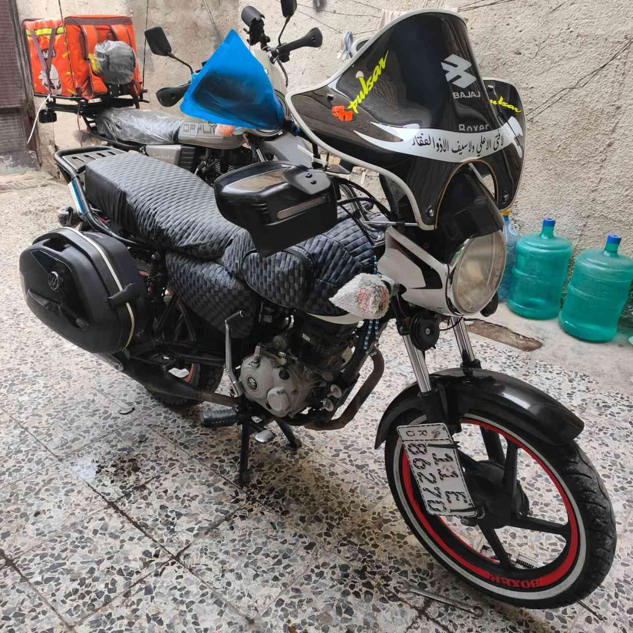 سلام عليكم شباب بوكسر موديل 22 رقم بغداد انكليزي ماشية 51 الف مجمبزة الاضافات وياها كلشي مافتح 
مكاني بغداد الشعب رقمي:*********** متوفر واتس السعر 2 مليون وبيها مجال حك لجية
