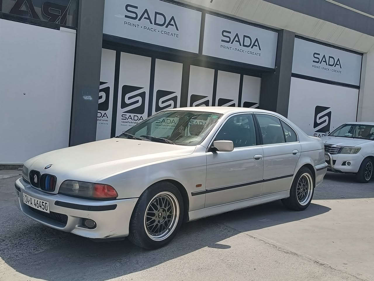 بي ام دبليو صقر موديل 1996 
اصل سنوية وبليتة 528 وسنوية وارقام جديدة وباسمي السيارة 
عليها محرك 25 كبس تك فانوس وكيرها جاترك جديد شرط  
منضومة تبريد ومنضومة تدفئة جدد تبريد ثلج وتدفئة نار 🔥 
سيارة جاهزة من كلشي طخم امامي وخلفي جديد وتايرات اويالة جدد حجم 17 باتريها جديد وايرمنية  كاملة 
داخل جلد واقماش كلو m سقف اسود اضوية بل شمسية داخل مخشب  سيارة بعد احلى من الصور 
عليها شاشة كار بلي واربع سماعات بايونير اصلي السيارة مصبوغة عام وبيها ضربة بل جاملغ امامي يمين بدون شواصي ولا لحيم ولا كص شرط الفحص مضروبة بخشم الجاملغ ضربة بصيطة 
سعرها 85 ورقة وبيها مجال للطيبين ***********
