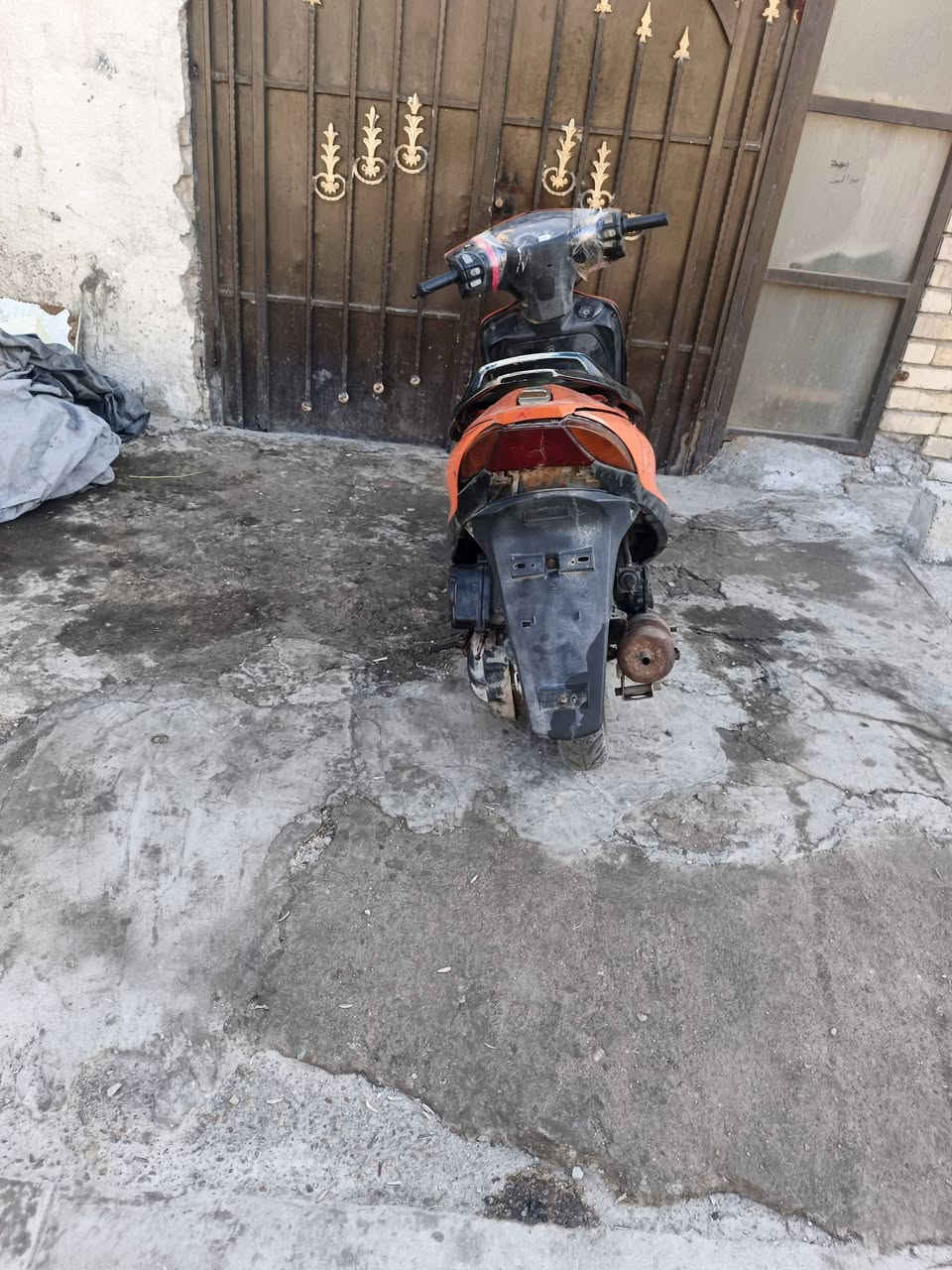 ماكس 140دراجه نكره سلف هندر  الدراجه متروكه بس شغاله وخير من الله نقص بس قبق الباتري ولفوكه بيها دخانه خفيفه كلش كالو بسب ال كابريتر  السعر 225 وبيها مجال مكاني بغداد حي العامل ***********
