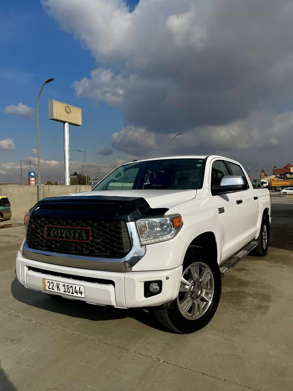 Toyota tundra 2017 platinum TRD
فول مواصفات
ضرر:- بدون ضربة بيها ٤ قطعة كلير أمريكا 
ايرباك:- ١٠٠/١٠٠ سليمة
ماشية :- ٢٥٠ الف 
محرك :- V8 - 5.7 L
مکان سیارة أربيل 
سعر :- ١٩٨٠٠$
***********
