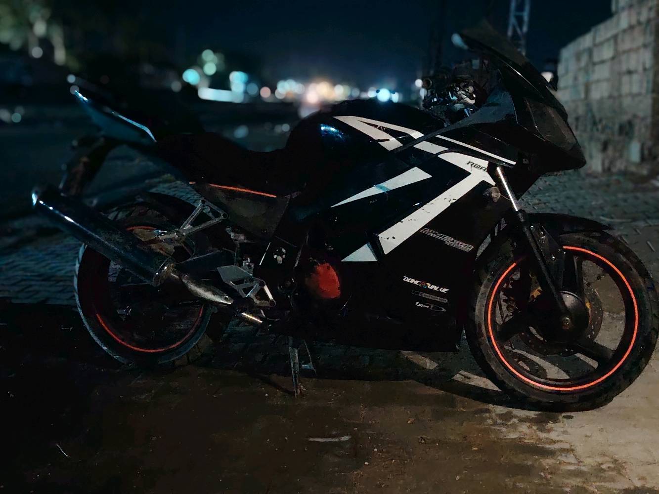 دراجه بطح ابيع كوم حديد وكلك طافيه رادلها جويتر بس 