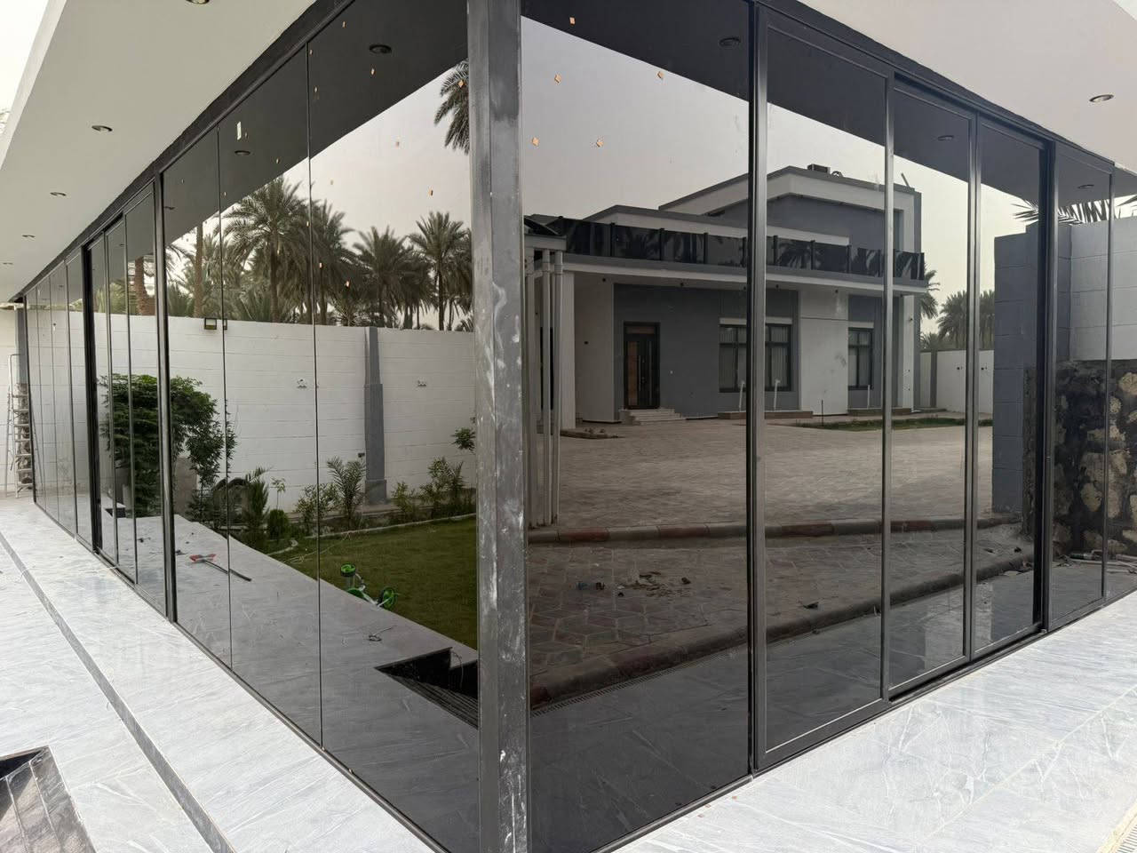 تنفيذ كافة اعمال الزجاج 10ملم والمنيوم 
***********
