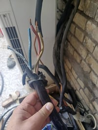 كيبل كهرباء للبيع حجم 4*6 طول 20متر حجم 4*10 طول 40 متر قطعتين  حجم 4*...