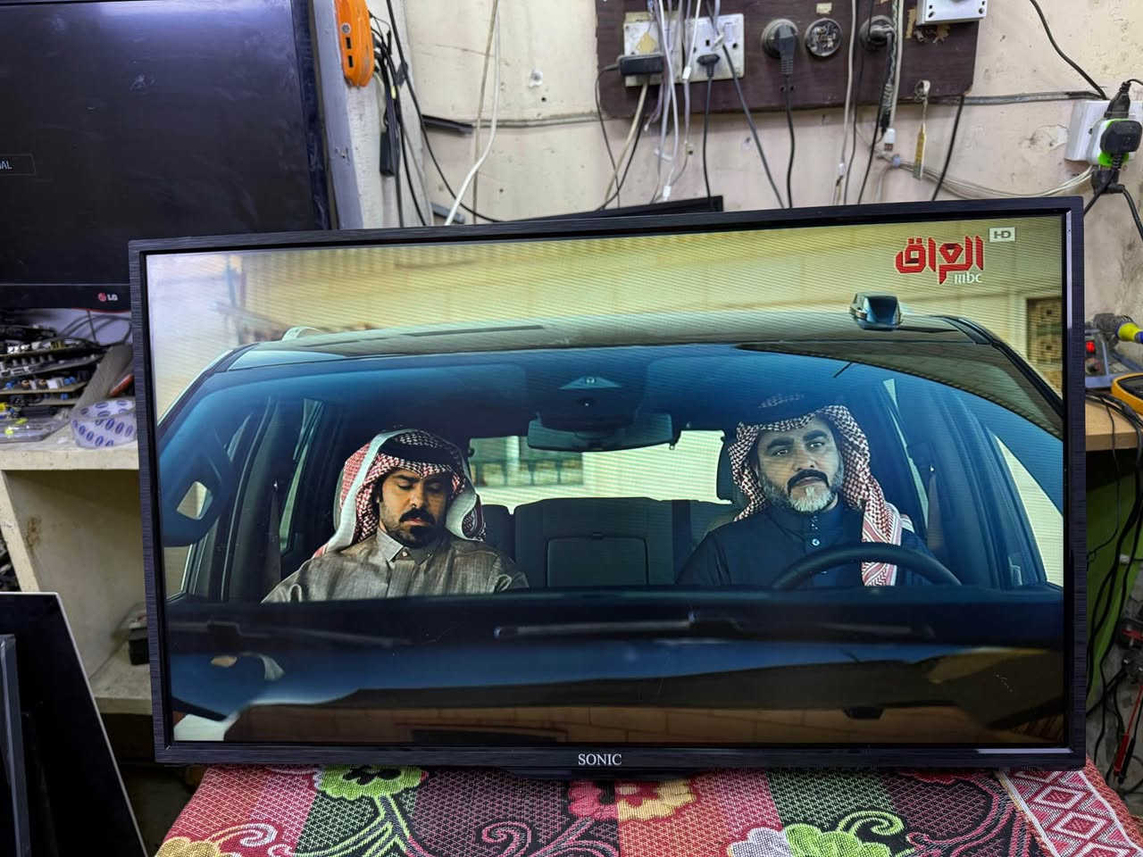 تلفزيون سونيك حجم 32 بدون نت سعر 65 الف 
*********** علي كركوك, العراق
