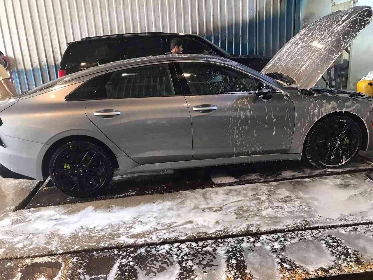 تيربو K5 TG 2500 البيع
فول مواصفات
  بدون رقم تترقم جميع المحافظات 
حساسات مامي خلفي 
5كامرات محيطيه 
تشغيل عن بعد 
بصمه أبواب 
بني راما
رادار امامي خلفي 
لد امامي خلفي
كشتات 2كهربائي 
الد ترحيب عند لاقتراب 
خزن كراسي 
حساسات 12مامي خلفي جانبي 
ماشيه 4000وقابل الزياده 
بدون يرباك 
وبعد بيها مواصفات 
السياره جديده السع190وبيه مجال  سياره يرادله سمكره بارد وتوحيد الون جاملغات  
***********
