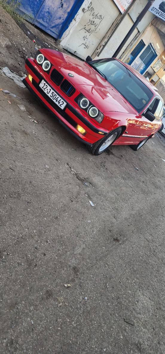 سلام عليكم بي ام للبيع 520 مكينه مال صقر فول تماتيك بلا ضرر بلادي بلا صبق  موديل 93 تبريد تدفه كلو شقال      اتصال *********** هاذا بي واتساب.                  ***********
