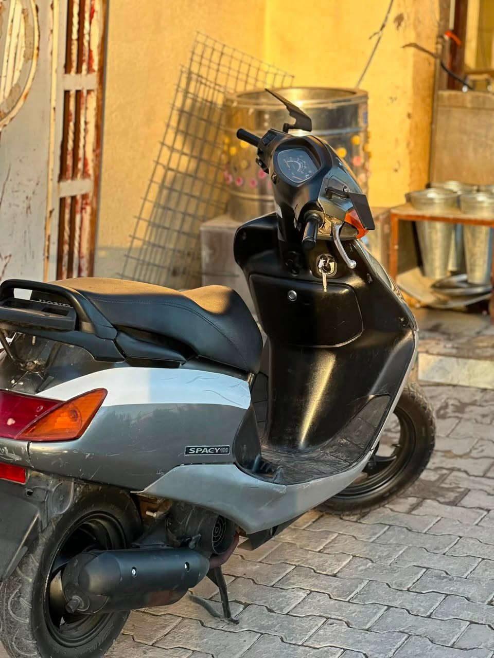 سلام عليكم سبيسي للبيع دراجه كامله عله اخر شي مابيه نقص برغي كفرات كله بلادي مكينه ناعمه تخبل شلعه معدل فول سعر 700 وبيه مجال ***********
