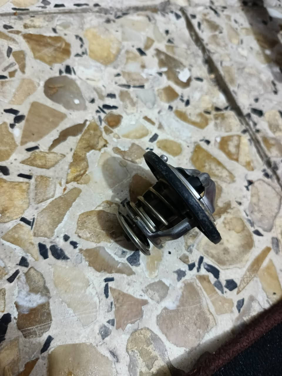 غراض نيسان يورفان ناصي للبيع ولف حماوه اصلي  عبوه بانزين فيت بم ابلادي شركه اصليه ٣قطع كب  السعر ٦٠ الف للتواصل الرقم ***********
