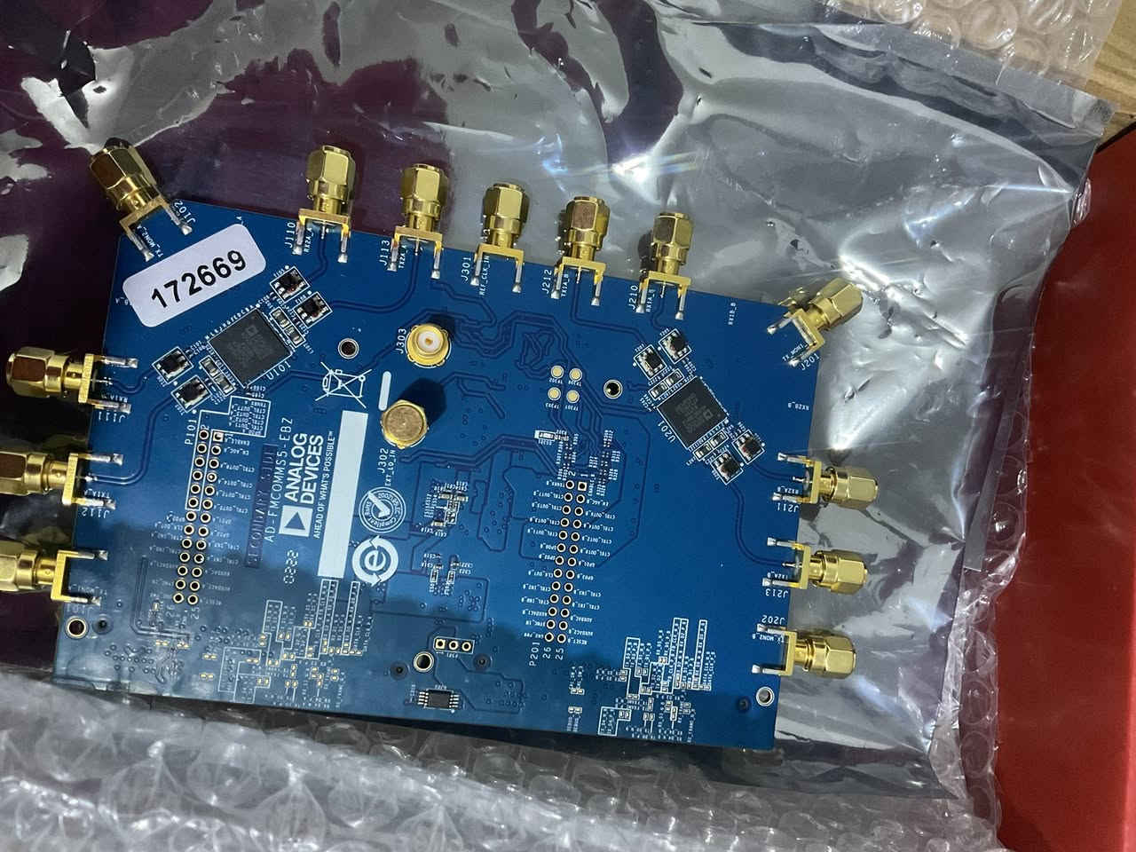 لوحة SDR احترافية للمختبرات والبحث في الرادارات والاتصالات اللاسلكية العسكرية، تدعم 4x4 MIMO بأربع قنوات إرسال وأربع استقبال، مع نطاق ترددي واسع لتجارب LTE، 5G، WLAN، وغيرها من تطبيقات SDR المتقدمة  بموديل ad-fmcomms5-eb 4x4 mimo امريكية الصنع
للاستسفسار خاص


**إذا كنت صاحب هذا الإعلان وتريد حذفه لأي سبب، رجاءا أرسل رسالة إلى الدعم الفني**