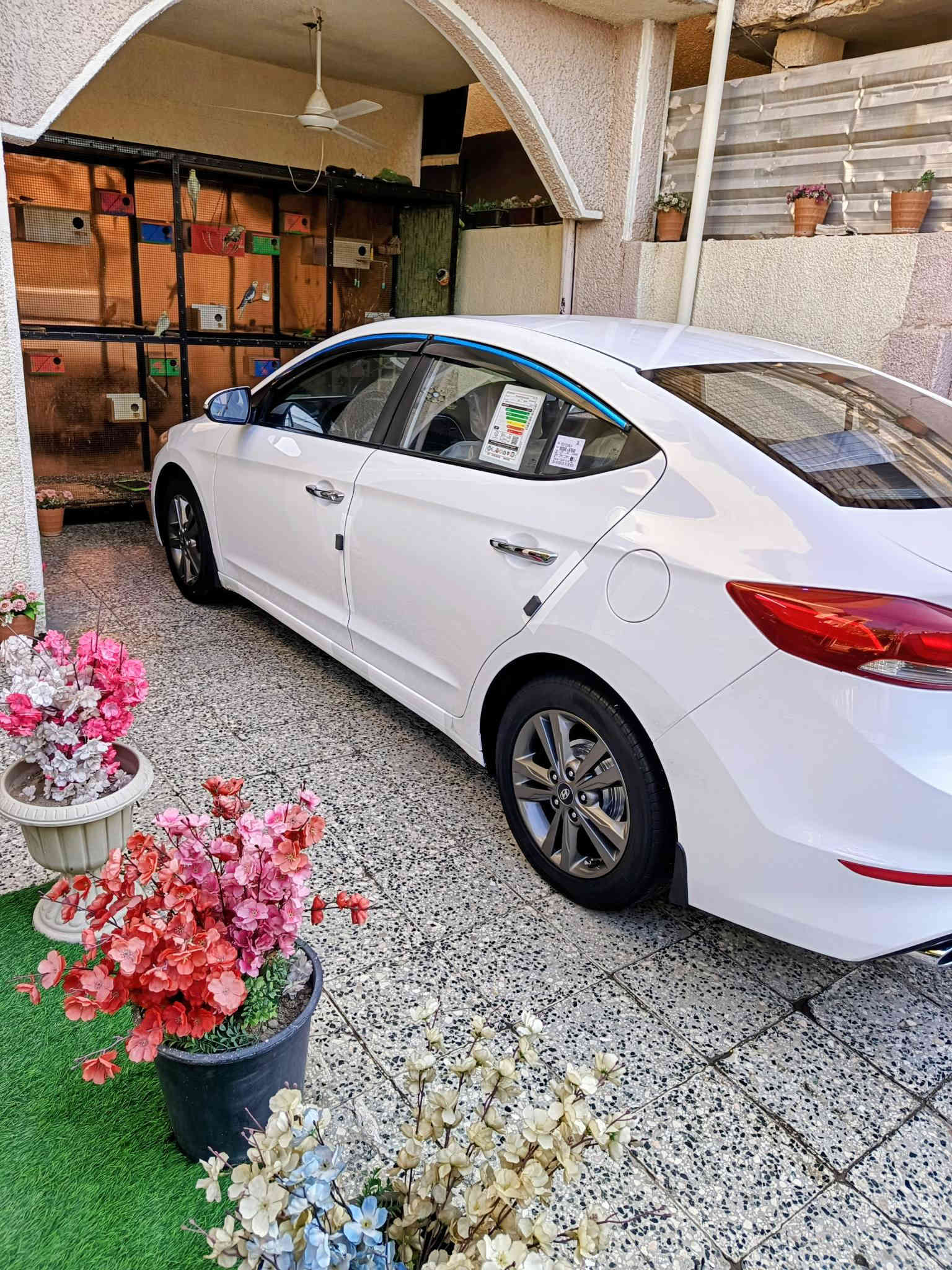 السلام عليكم للبيع النترا خليجي ٢٠١٨ جديده جدا ماشيه (٩٧)الف كفالة عامه من صبغ وفتح كل على وضع الشركة سونار موجود داخل الصور محرك ٢٠٠٠ دوش فول مواصفات بدون بصمه معروف بالخيجي رقم اربيل وكاله او تحويل مكان السيارة بغداد السيديه السعر ١٥٥ للاتصال ***********
