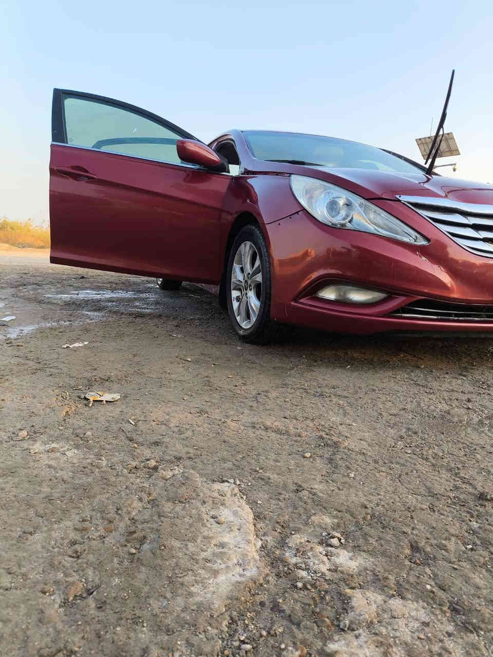 السلام عليكم
سوناتا ٢٠١٢ امريكي 
رقم بغداد  انكليزي بأسمي 
داخل لونين
السياره مصبوغه عام اثر جراد 
جاهزه من كلشي 
كير ومكينه كفاله 
حجم المكينه ٢٤٠٠ 
للإستفسار الاتصال على الرقم *********** غير متواجد على الفيس
