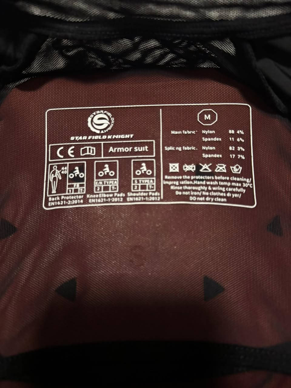 🛡️ درع حماية (Star Field Knight) أصلي 🏍️
 * الحماية: دروع CE2 كاملة (ظهر، صدر، أكتاف، أكواع).
 * الميزة: مادة مرنة تتصلب عند الصدمة + تهوية ممتازة.
 * القياس: M
 * السعر: 40 الف 
📞 للتواصل: ***********
