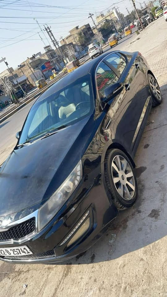 كيا اوبتما موديل ١٣ خليجي
رقم اربيل الجديد بأسمي 
محرك ٢٤٠٠ دوش المرغوب
تبديل باب خلفي بيها بارد قليل بلا صبغ
تخم تاير جديد بطارية جديدة تبريد جيد
 بصمه ابواب بصمه تشغيل
 السعر ١١٠  وبيها مجال مكاني ميسان  
هاتف ***********
