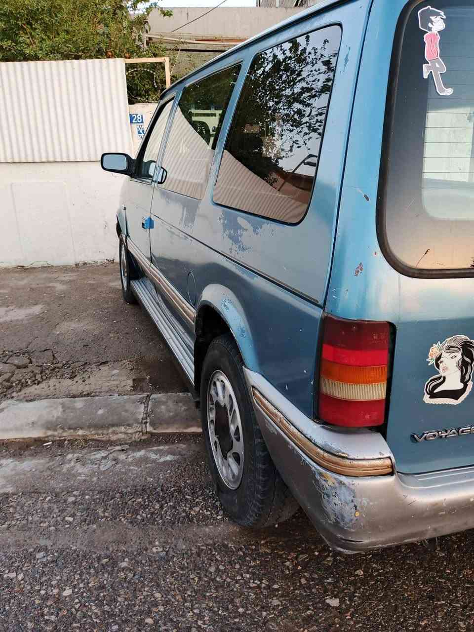 السلام عليكم 
دوج كلايزر 1992 الحديث
- شاصي قصير 
- 7 راكب
- محرك 3300 بلادي نظيف جداً ، كير تعليگ 
- جوم امامية + خلفية كهربائية
- رقم جديد انكليزي (بأسمي)
♦️ السعر 35 ورقة ♦️
السيارة نظيفه وجهازة مكانها : صلاح الدين / تكريت 
للأستفسار اكثر : ***********
