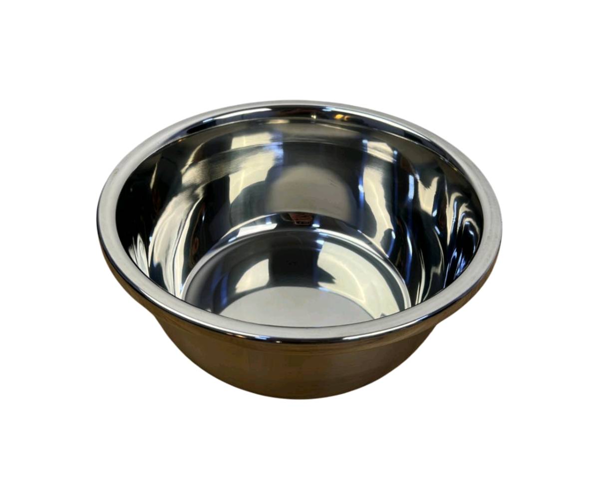 طقم أوعية ستانلس ستيل متعدد الاستخدام مع مبشرة – 3 قطع

الاستخدامات:

لغسل وتصفيه الخضروات والفواكه بسهولة.

لخلط العجين أو تقليب المكونات في المطبخ.

لتصفية الأرز والمعكرونة بعد الطهي.

لبشر الجبن والخضروات أو إعداد السلطات بسرعة.

مناسب أيضًا لخلط البيض أو العجين الخفيف.

المميزات:

مصنوع بالكامل من ستانلس ستيل عالي الجودة مقاوم للصدأ والتآكل.

تصميم ثلاثي الطبقات: وعاء كبير، مصفاة مثقبة، ومبراشة غطاء معدنية.

المبشارة تحتوي على فتحات متعددة الأحجام لتناسب أنواع التقطيع المختلفة.

يمكن استخدام كل وعاء بشكل منفصل أو متكامل حسب الحاجة.

سهل التنظيف ولا يحتفظ بالروائح أو البقع.

آمن للاستعمال مع الأطعمة الساخنة والباردة.

تصميم أنيق وعصري يضيف لمسة جمالية للمطبخ.

قطر الوعاء: 27 سم، الارتفاع: 11 سم.

محتويات الصندوق:

وعاء ستانلس ستيل رئيسي.

مصفاة ستانلس ستيل مثقبة.

غطاء مبراشة متعددة الاستخدام.

الملاحظات:

بلد المنشأ: الصين.

قياس الكارتون: طول 28 × عرض 12 × ارتفاع 28 سم.

ينصح بتجفيف القطع بعد الغسيل للحفاظ على اللمعان.

لا يُستخدم داخل المايكروويف.
