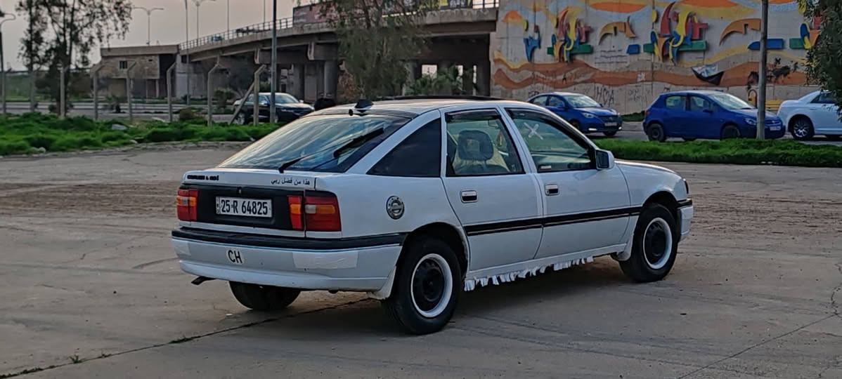 رمضان مبارك
اوبل فكترا موديل 1992
محرك20 كيرعادي
جامات كهربائي 
بريك ABS
سلايت كهربائي شغال 
سنويه جديد 2030 رقم وانكليزي شرطة تحويل ثاني يوم بطاقة بانزين بي 
بي قطعتين صبغ فقط بدون تبديل كهربائيات كلها شغال تتفيه شغال
اربع تايرات جديد
صدرامامي والخلفي زين

عنوان كركوك
***********
***********
إذا شراي خابر ماجاوب تعليق
وتدللل
