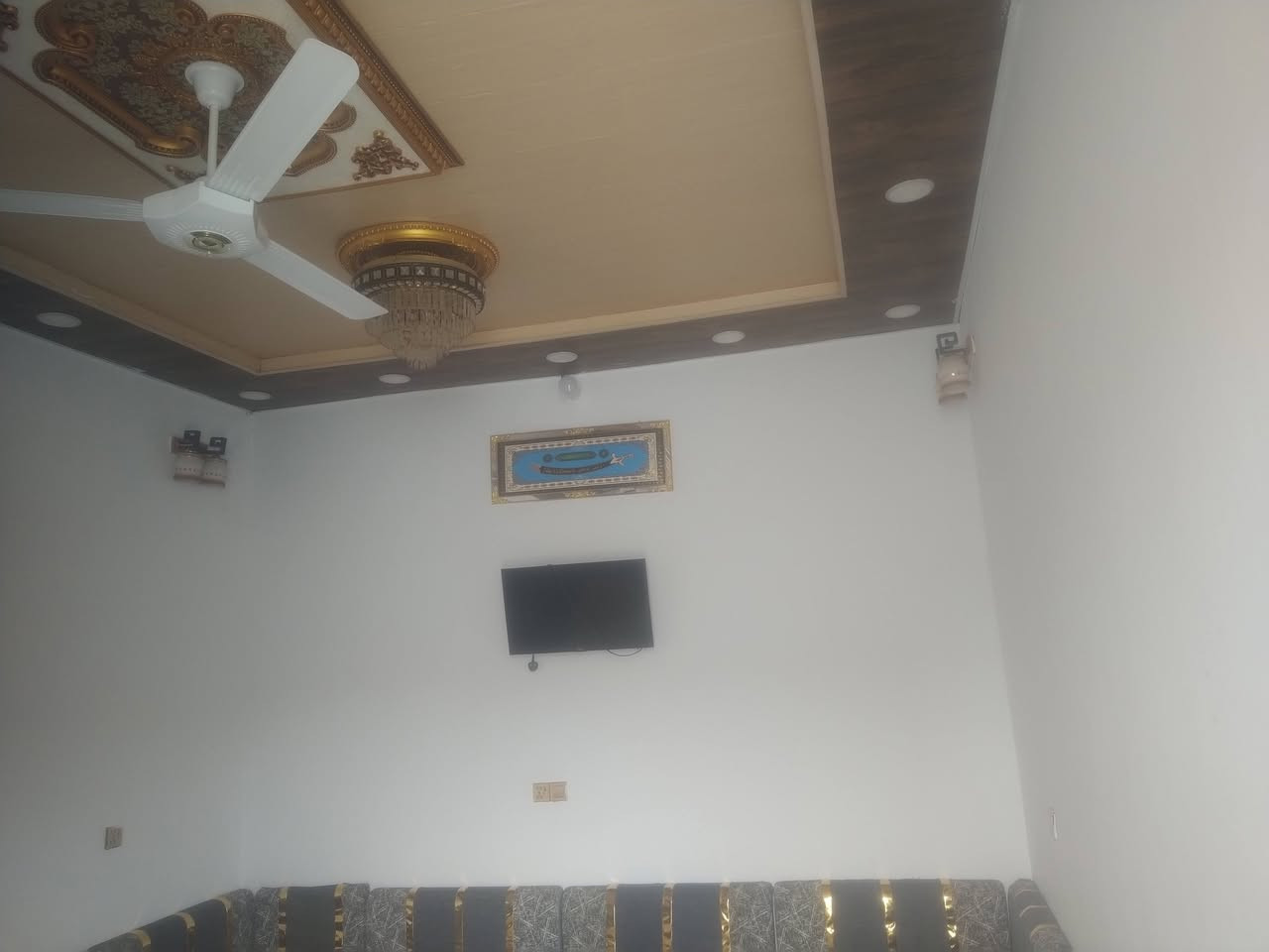 بيت زراعي وره الملعب طابقين عكاده شارع السجاد مساحه 187 جاهز اربع غرف مع هول براني مطبخ حديقه حمامات داخلي وخارجي 
استفسار اتصل ***********
