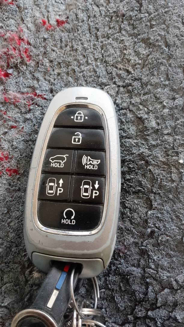 السلام عليكم توسان موديل 2023فول برستيج اعله فأه وارد امريكي شواصي كير محرك مكفوله صبغ بيها جزء تكمه ايسر من الخارج فقط والجاملغ الخلفي ومبدأ بيها اربع قطع بدون دواخل ماشيه 6800ميل للبيع او مراوس سعرها 17500وبيها مجال بسيط *********** بغداد, العراق
