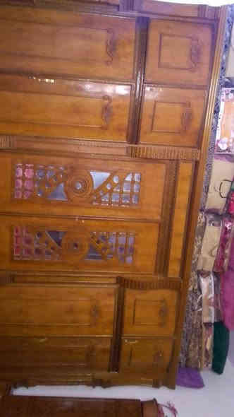 السلام عليكم غرفه اخشاب للبيع نظيفه واحله من الصوره بعد الشراي يتفظل خاص الاستفسار ‏***********
