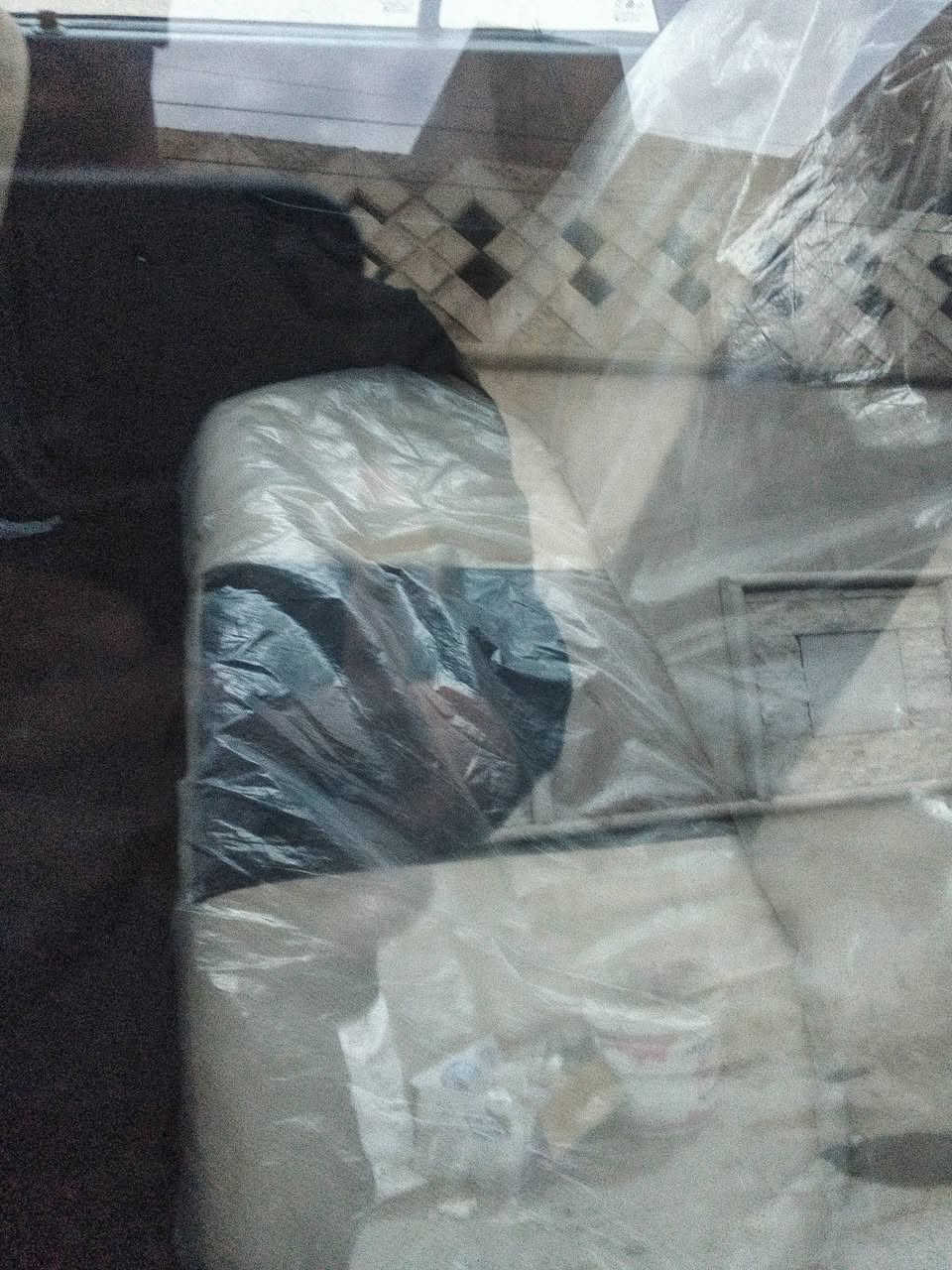 سلام عليكم سايبه موديل12 سياره نضيفه مصفره هيءه وخرامات رقم جديد تخم تاير جديد دوشمه ودواخل جدد وسياره خير من الله لسعر27 رقم ***********
