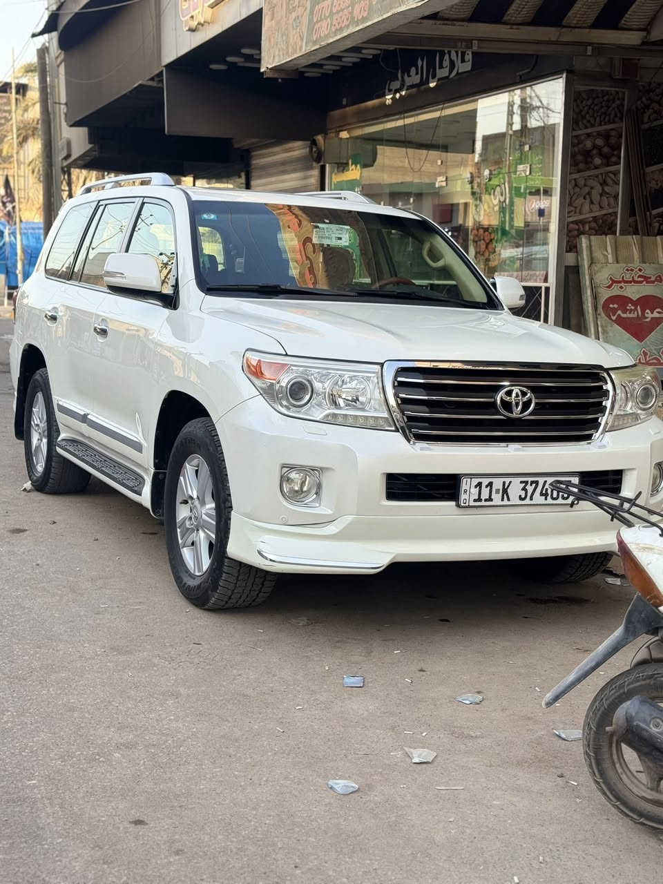 السلام عليكم ورحمة الله وبركاته
TOYOTA LAND CRUIOCER GXR
مكينه VVTI 4000ccv6
شاشه فتحة سقف تحكم ستيرن ومعروفه موصفاته 
سياره كفاله فقط اشياء بسيطه  رقم بغداد بأسمي سنويه لل27 
سياره شوف العين مبيه نقص كامله والكمال لله ماشيه 100 الف كيلو اعتذر عن الاطاله وجدا اعتذر لعدم ذكر السعر تتصل وتدلل 
وعيوني الك رقمي ***********-***********
