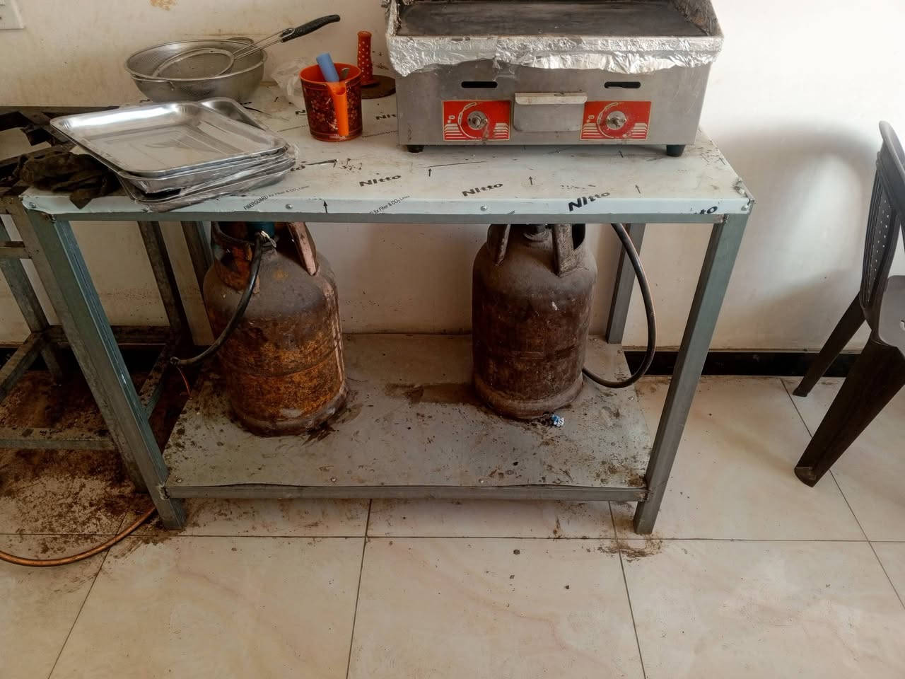 غراض مطعم نغافة 80/100
غراض مطعم نضافة 80/100 والاسعار مناسبة مكاني جسر ديالى باب الشيخ للستفسار الاتصال برقم ***********
