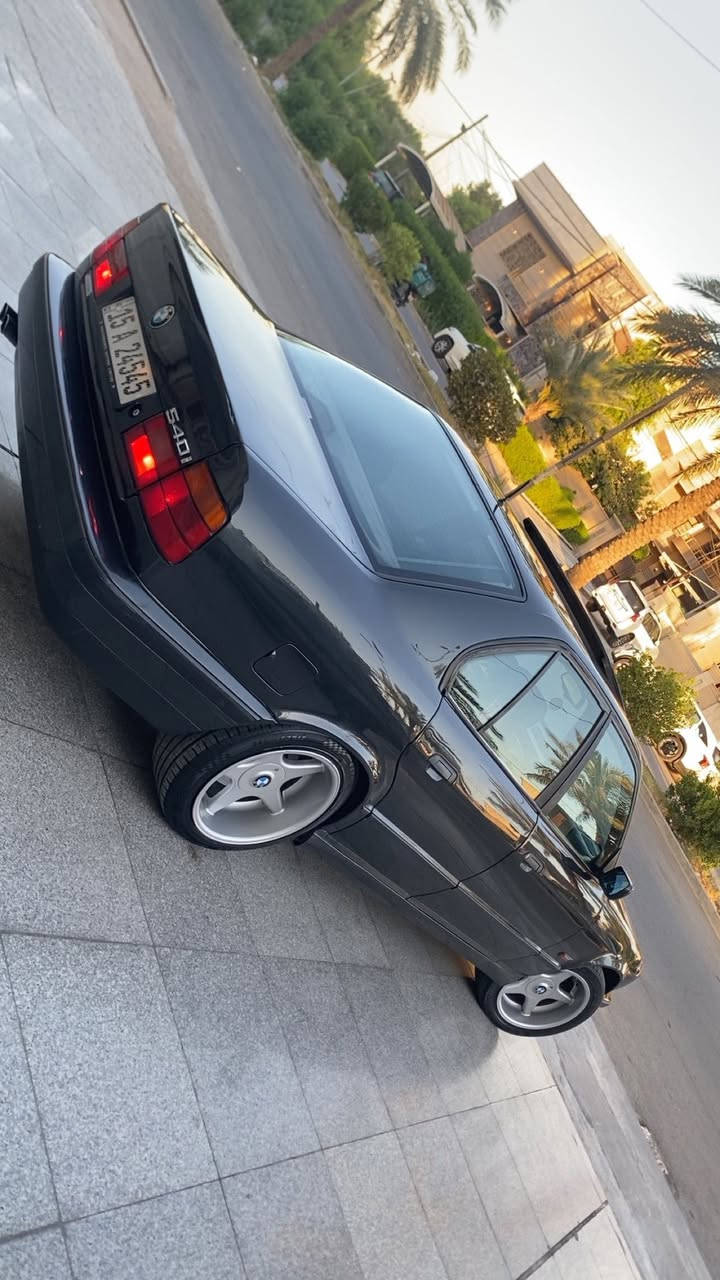 السلام عليكم 
للبيع Bmw540 
موديل ٩٤ رقم دولي تحويل مباشر هزه وارقام جدد
سياره اصل ٤٠ بليته وسنويه  وقبل كل الي راح اذكره سياره على ايدي صارلها ١٥ سنه مصبوغه ٣ قطع سياره ممعمره ولا مفتوحه بيها قطعه على وضع الشركه و٥٤٠ غنيه عن التعريف ترايك شرط مفتوح ٢٦٠  
موصفات 
ديل ايرباك دبل كمبيوتر دبل جكمجه 
سلايد رووف طكتين 
داخل جلد كاريتر بالكارتون بدون اي زلغ كراسي كهرباء ٨ حركات
بطاين جلد اسود صاج ملكي جدد لوك
برده خلفيه كهرباء 
تليفون ومنضمومه سيدي جنجنر بلاديه
ABC خفاش
جام كهرباء 
مري كهرباء 
لد داخلي ليلي
لايت زنون اصلي ضوء كلش قوي 
سنتر لوك bmw  
سياره امانه الله اعجز عن وصفها وبالعافيه على الياخذها من قوه وشكل   
ويل بروك اصلي وتخم تاير جديد 
السعر 115$ وبيها مجال بسيط للشراب واذا تريد بدون الويل يختلف سعرها 
للاستفسار الاتصال على الرقم ***********
مكاني السيديه

