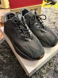 ايزي 700 • مقاس ٤٣ • أسود