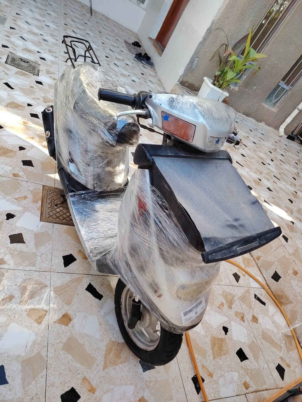 سلام وعليكم 
دراجة للبيع محرك ما مفتوح كابريتر بلادي صالنصا بلادي كله على وضع الشركة ما بيها اي عيب  سعر ٢٥٠ او بيهة مجال 
قليل عنوان كركوك حي العسكري
***********
