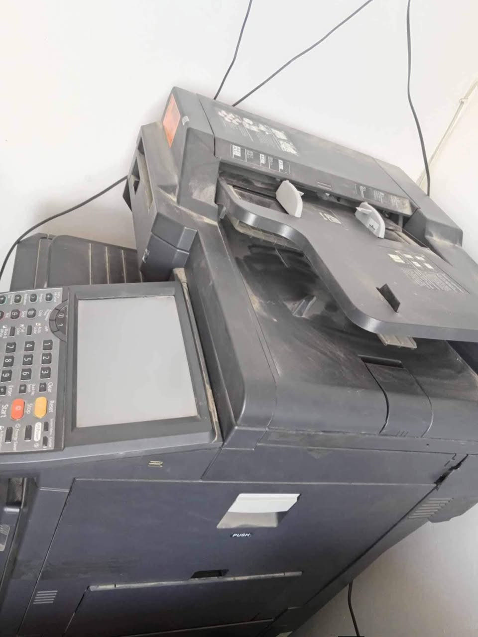 السلام عليكم 

جهاز استنساخ الكبير البيع 
مواصفات 
استنساخ  طباعه اسكنر 
طباعه وجهين مباشر 
مجرين الورق 
تطبع 40 ورقه بل دقيقه 
حبر بودره 
نقصه فقط حبر 

‭0780 946 2632‬
