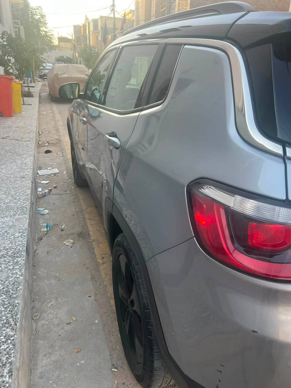 السلام عليكم 
 جيب كومباس توكلر قماره سوده للبيع موديل 2019/ رقم اربيل باسمي تحويل مباشر 
صور الحادث موجودة داخل المنشور 
قطعتين تبريد
بصمة تشغيل - بصمة ابواب- تشغيل عن بعد شاشه كبيره - كاميرا
خلفيه
اوتو بارك - سايد بريك دكمه
مانع انزلاق 
كشنات جلد - التفاصل والسونار داخل الصور مع الحادث مالت امريكا مكان السيارة بغداد الزعفرانيةالسعر 125$ وبيها مجال 
***********

