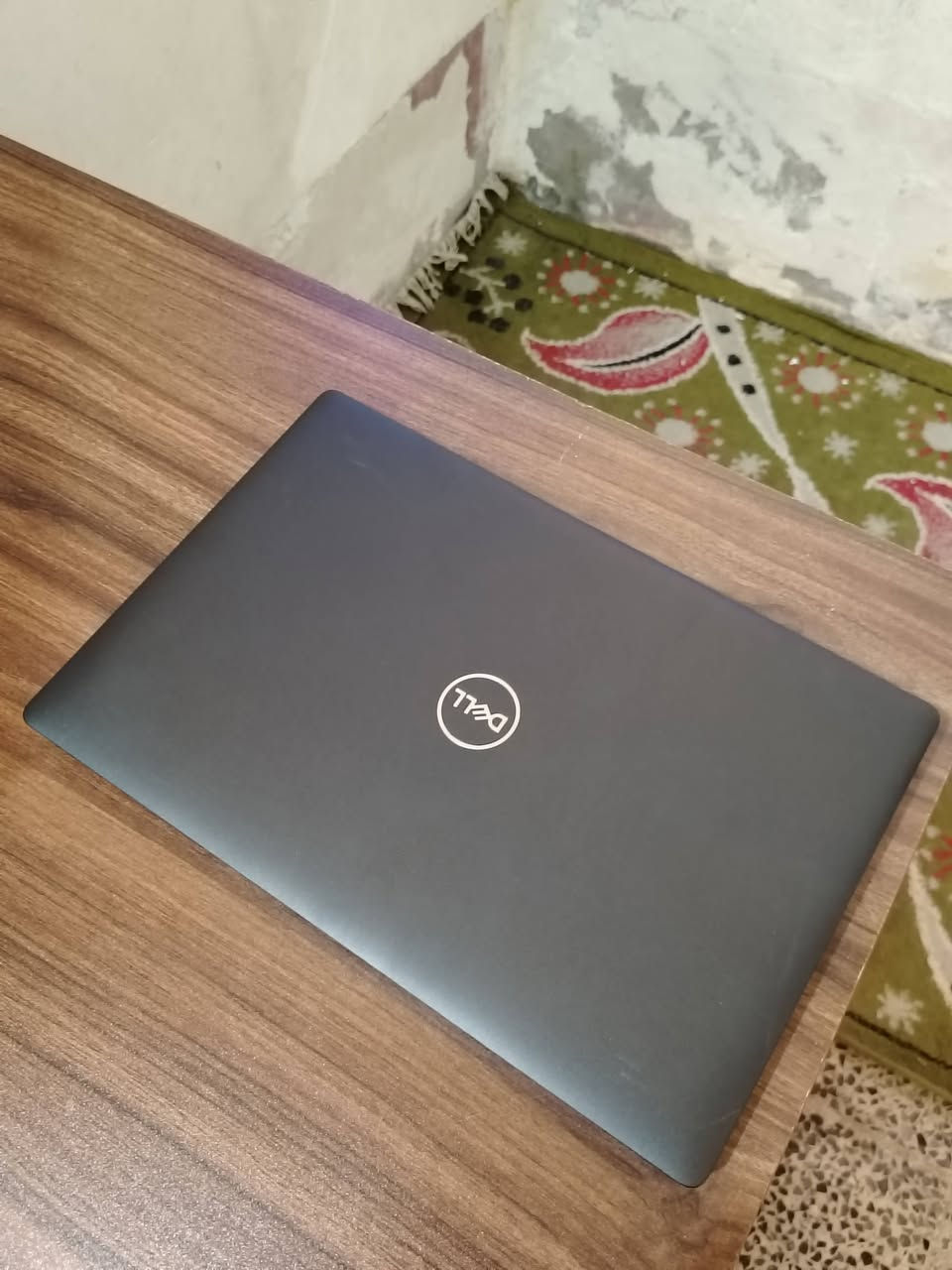 السلام عليكم لابتوب DELL معالج i7 جيل حديث للبيع .
اللابتوب جدا نضيف وادائة قوي ومواصفاته جدا عالية يفيد الي عنده دراسة او العاب او تصميم او غيرها من الاستعمالات.
المواصفات :
المعالج intel cori 7
الجيل : الثامن
كرت الشاشة : intel UHD GRAPHICS 
الرام : 8GB DDR4 
الذاكرة ( الهارد ) : SSD 256GB  M.2
الشاشة : حجم 14.3 حوافها جدا ناعمه دقتها  تشغل 4K ضد التوهج ips فدشي كلش راقي.

المميزات:
اللابتوب جدا سلم ووزنه خفيف 
كيبورد ليزري
الشاشة حجم 14.3 بحواف ناعمه جدا.
اللابتوب جيل حديث ومعالج i7 احسن فئة بالمعالجات .
منصب عليه وندوز 11 برو مفعل مدى الحياة.
منصب عليه اوفس مفعل مدى الحياة .
كيبورد عربي انكليزي ليزري .
كامرة امامية جدا واضحه.
سماعات ستيريو .
بطارية اللابتوب ليثيوم تطول وياك بالاستعمال المكثف اقل شي 4 ساعات
المنافذ :
منفذ الشحن
منفذ التايب سي للبيانات
منفذ HDMI
منافذ USB ومنفذ Aux

الملحقات :
ملحقاتها كله كاملة وجديدة غير مستخدمة لان ماصارلي فترة بسيطة جدا من اخذته.
شاحنة اللابتوب اصلية مختومه من شركة DELL  .
جنطة اللابتوب ماركة اصلية وبعدهي جديدة مامستعمله ابدا .

اللابتوب كلش نضيف ومواصفاته قوية ومحترمه وتصميمه سلم ومرتب .
ومابي أي نقص كيبورد سماعات انترنت شاشة كامرة كله شغال وممتاز ومابي اي نقص من اي ناحية.

السعر : 325 الف وبي مجال قليل .
مكاني النجف 
واليريده توصيل هم موجود ان شاء الله

***********

(لابتوب DELL جيل حديث العاشر حسابة لابتوبات للبيع النجف بغداد الموصل البصرة)
