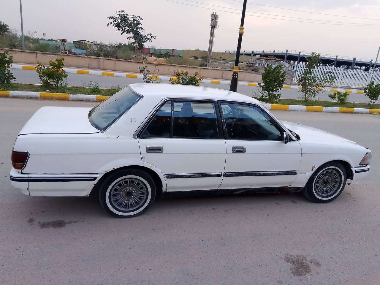 للبيع  سيدان تكم مديل 1988 رقم نجف صدامي
تحويل ثاني يوم راعيه موجود مكينه وكير ففتي 2ونص مكينه نضيفه كير ضعيف عل بك ماترجع حداديه جديده تخم تاير جديد باتري جديد كهربائيات شغاله غرفه نضيفه  جديد سياره  نقصه بس الكير  مكفوله من الكصه ونقل جثه والصوليات السعر 20ورقه مكاني ناصريه مركز.   واتساب موجود ***********
