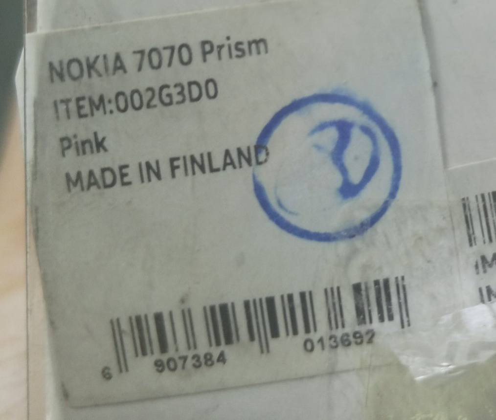 سلام عليكم موبايل دفتري بهالشكل هوة وكارتونتة وملحقاتة سعر القطعة25 عندي تقريبا5قطع مكاني بغداد شعلة توصيل ماعدي***********
