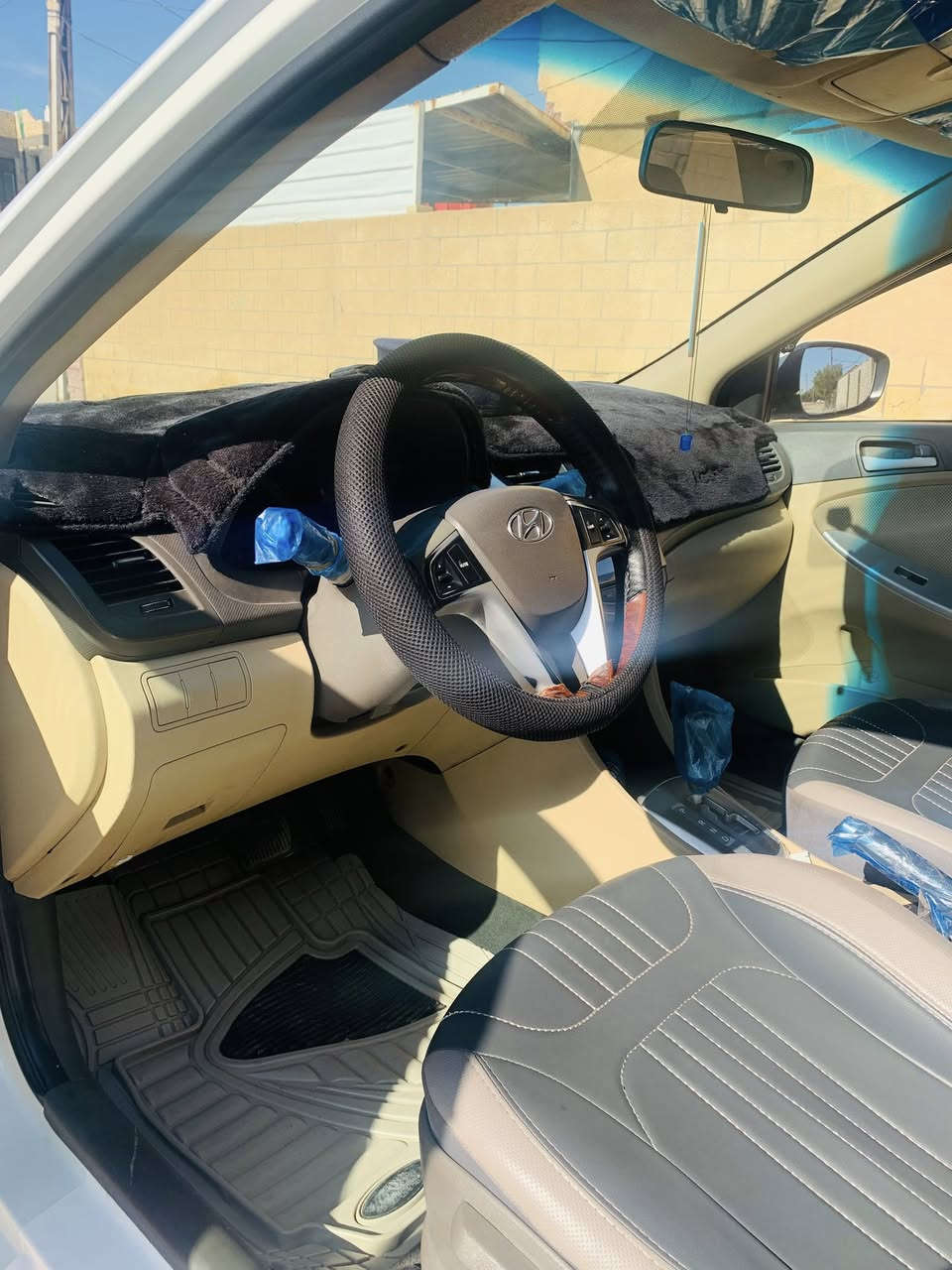 السلام عليكم اكسنت 2013 مكفوله من الصبغ والضربه محرك 1600 السعر 108 وبيه مجال للاستفسار ***********
