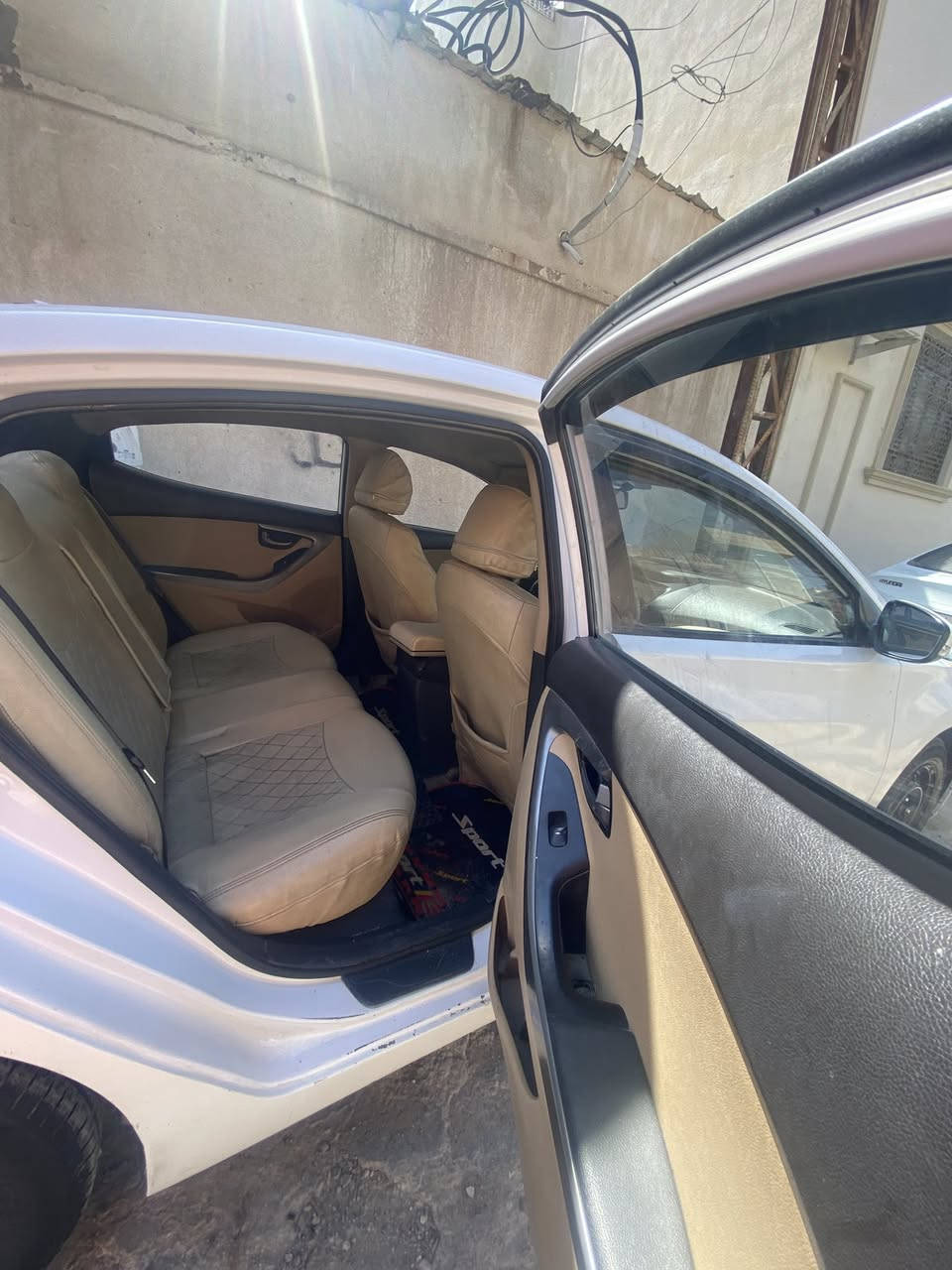 السلام عليكم سياره النترا مديل 12خليجي محرك 1600سياره بيها مكانات صبغ اثر شخوط  ابيعلك احزام عن المفاشل  بس القماره والصندوك غير مصبوغ مابيهه اي ضربه قويه طختين بار كد نص جف كير مكينه تبريد كفاله رقمها بصره راعيها يمي احط ايدك بيده وروح وشرط التحويل دواخلهه عسلي جديده غرفتها كلش والمشط تعبان مالهه وانه بل خدمه والمو شراي لا يعلق ولا يخابر بلا زحمه عليكم السعر 85وبيهه مجال قليل مكاني بصره شارع المقاولين ***********
