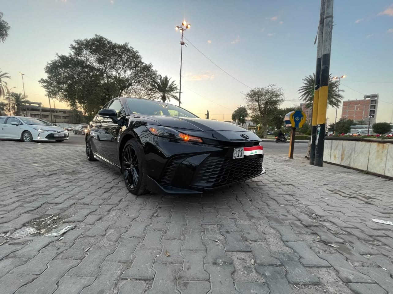 كامري هايبرد 2025  CAMRY SE NIGHT SHADE HYBRID  للبيع فقط 
الون : ( اسود )
حجم المكينه : 2500 
نظام الحركة : 2WD سحب 

المواصفات :

1. شاشة صغيره  كاربلَي اندرويد اوتو 
2. كامرة خلفية 
3. بصمه 
4. شحن وايرليس
5. رادارات جانبيه
6. تشغيل عن بعد 
7. قطعتين تبريد
8. هندبريك بصمه
9. كشنات جلد ، كهرباء 
10. ثلاث انظمة قيادة 
11. شفتات ستيرن
12. تحديد مسار وقياده ذاتيه
13. ويل 18 تاير برجستون
*مرقم بغداد  

*السيارة جديده استيراد شخصي ممشى14 الف ميل قابل للزياده ضررها خلفي بدون ايرباك صبغ فقط قبغ الجنطه و تعديل الجاملغ الخلفي بارد .
 لمعرفة السعر المراسله ع الخاص 
او الاتصال ع الرقم *********** يتوفر وتساب ايضاً 
علماً ان السياره في بغداد الكاظميه
